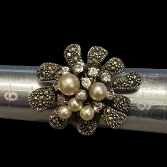 Size 8 Sterling, Pearl , Crystal and Marcasite Ring. - Picture 3 of 10